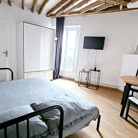 Cosy Studio, Proche Hec Et Gare Apartment